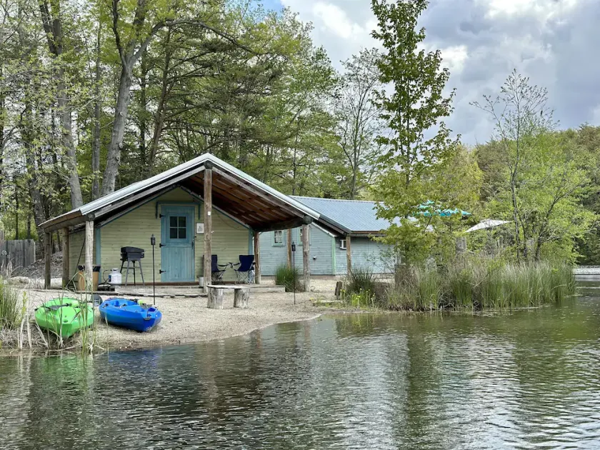 Castaway Lake Side Canvas Cottage Telt - Image 1