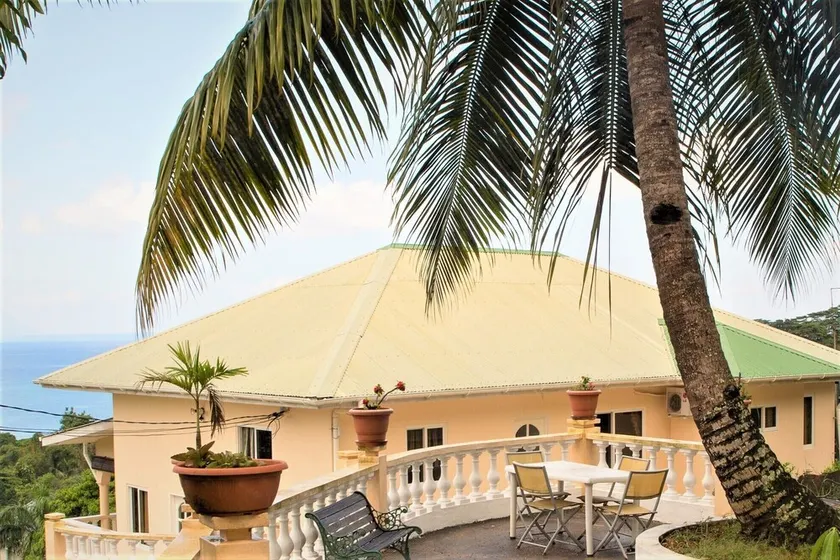 Large, holiday home on Beau Vallon - Image 1
