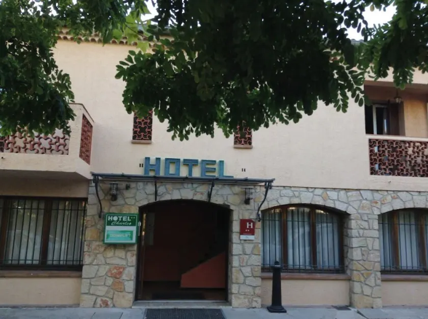 Hôtel Charles - Image 1