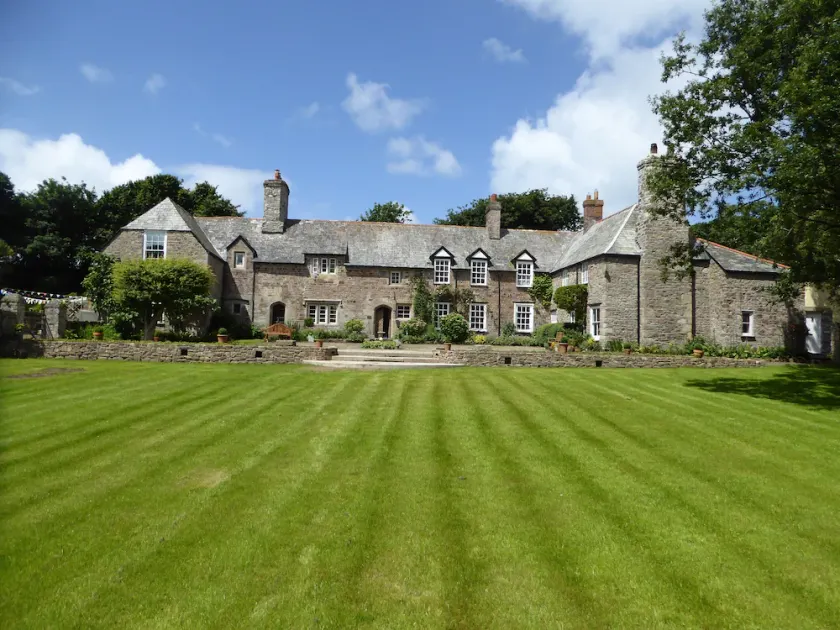 Bay Cottage, a section of Ebbingford Manor, 850 yr old manor house by beach&town - Image 1