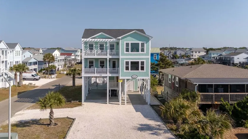 Hobbs Realty - Relax in luxury in “Céad Míle Fáilte\" with a private heatable pool and an elevator. - Image 1