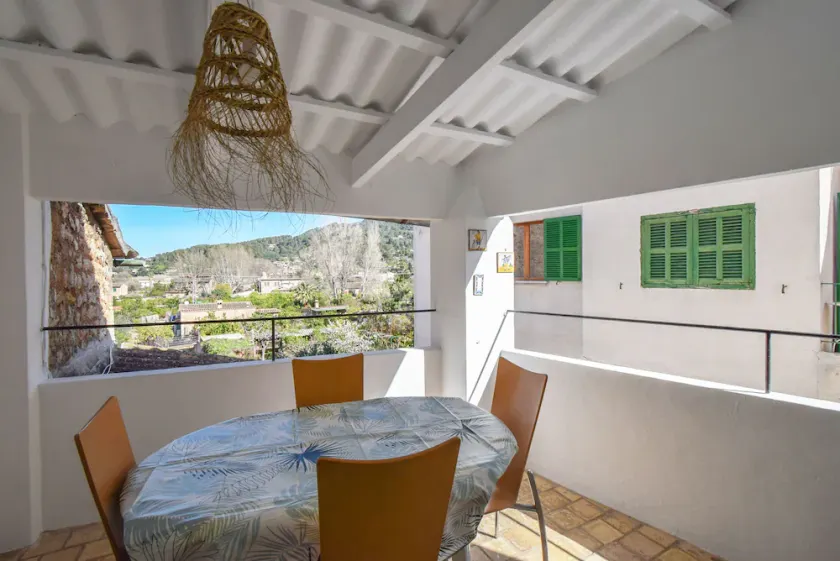 Typical townhouse very close to the center with terrace, WiFi & A/C - Image 1