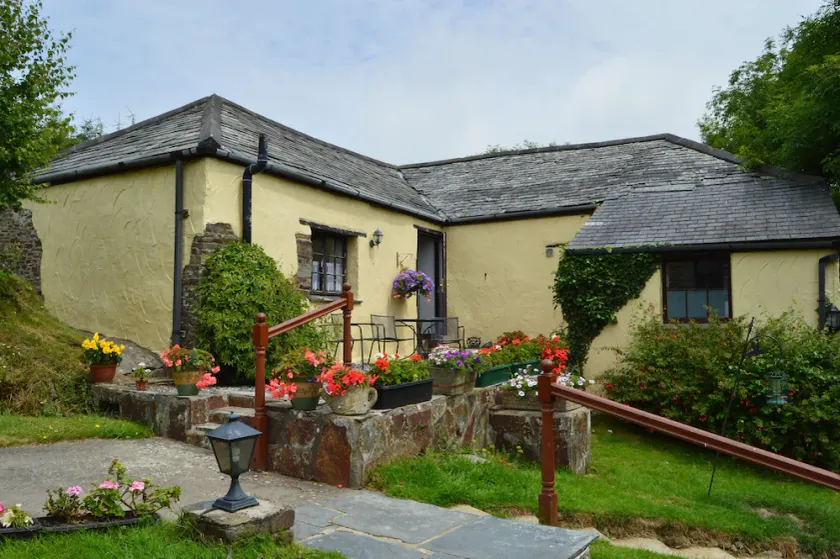 Windbury Cottage - Image 1