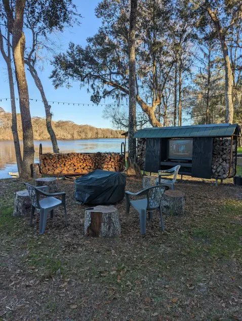 River Haven: Scenic Riverfront RV on Historic Suwannee River - Image 1
