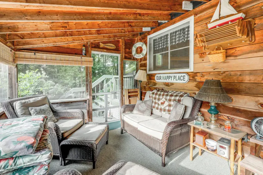 Rustic Waterfront Cottage w/ Fire Pit & Kayaks - Image 1