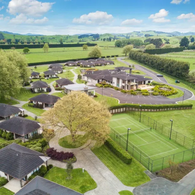 Karapiro Villas Resort - Image 1