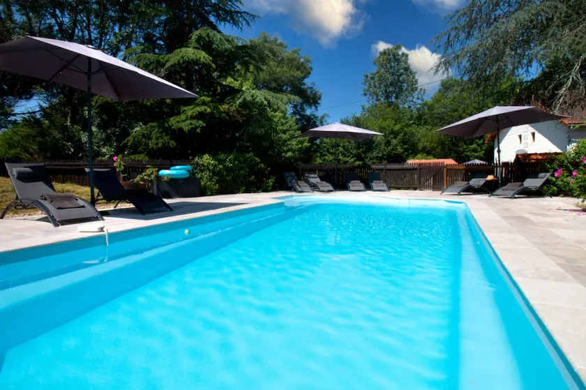 Family Farmhouse near Bergerac, Bordeaux & St Emilion with private heated pool. - Image 1