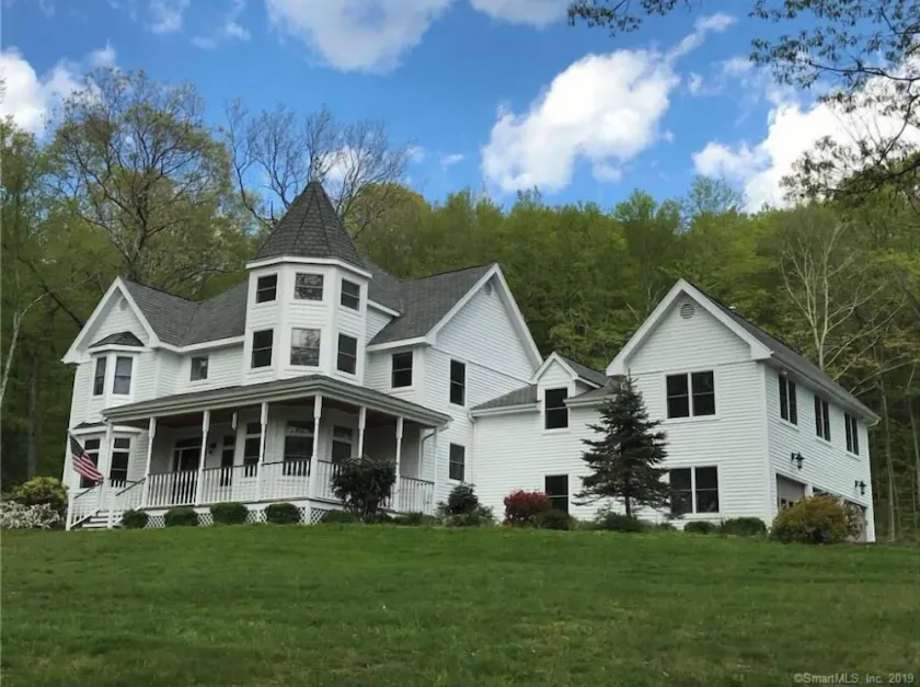 Private Luxury Stay in Expansive Home & Property - Image 1