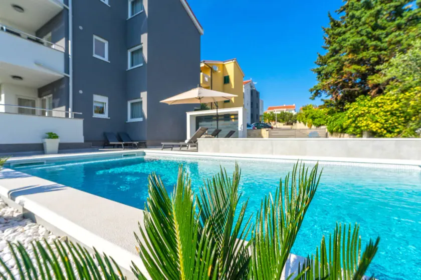 Apartment with Pool and Terrace - Image 1