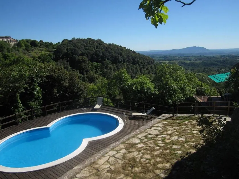 Villa avec piscine et vue spectaculaire à Montasola - Image 1