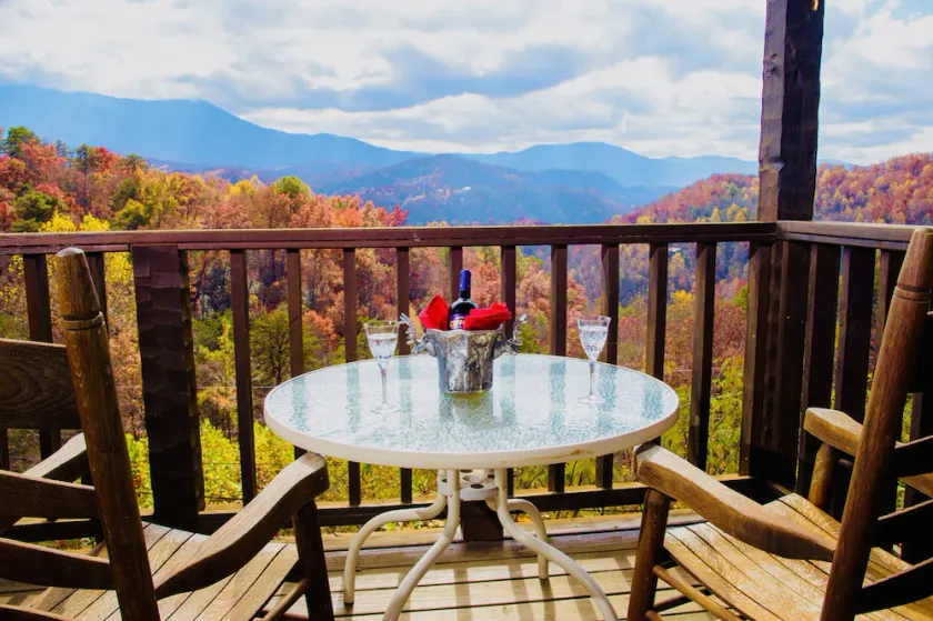 Gatlinburg * romantique, cabane en rondins privée; Mountain View, 5 étoiles * Emplacement - Image 1