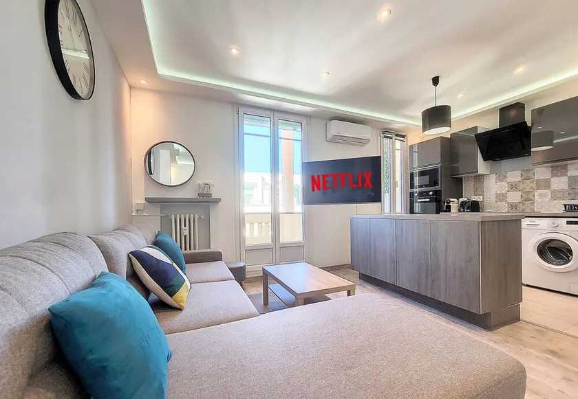 Nestor&Jeeves - PALAIS HISPANIA - Top floor apartment - Image 1