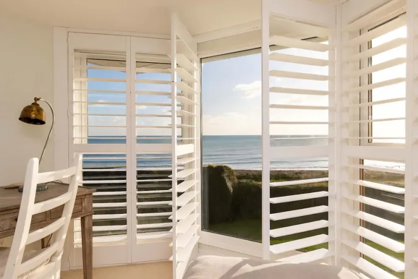 Luxury Beachfront Retreat for 14 with Hot Tub - Image 1