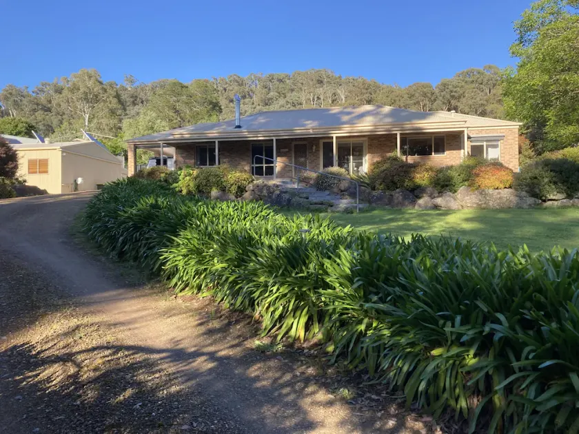 Private home on large block with gorges mountain views - Image 1