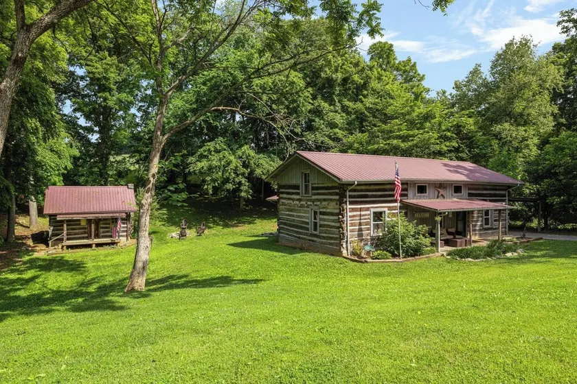 \"Timber Lodge\", Rustic 4BR Log Cabin + Guesthouse - Image 1