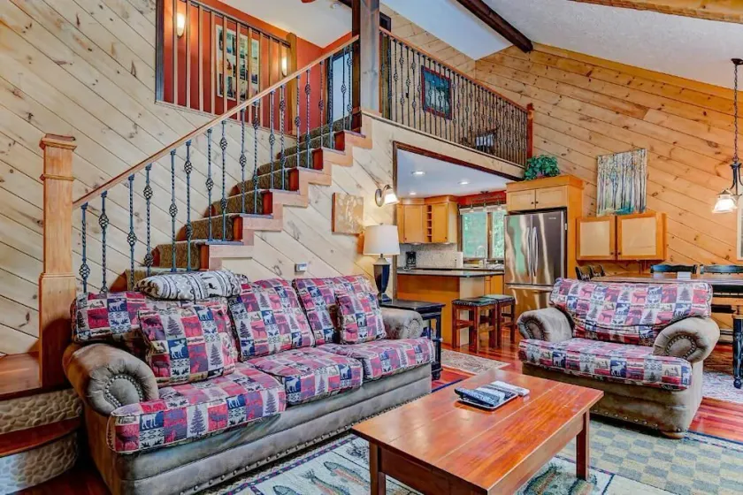 3 Story Mountainside Private Chalet - Storyland 1 mile, hike, waterfalls, ski - Image 1