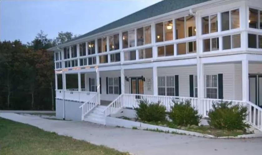 Cascade Inn bei Fall Creek Falls - Image 1