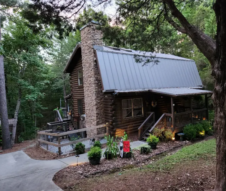Travelers Rest Cabin - Image 1