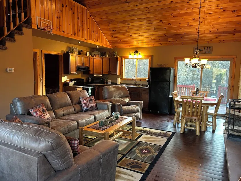 Cozy Cabin in the Beautiful Upper Michigan - Image 1