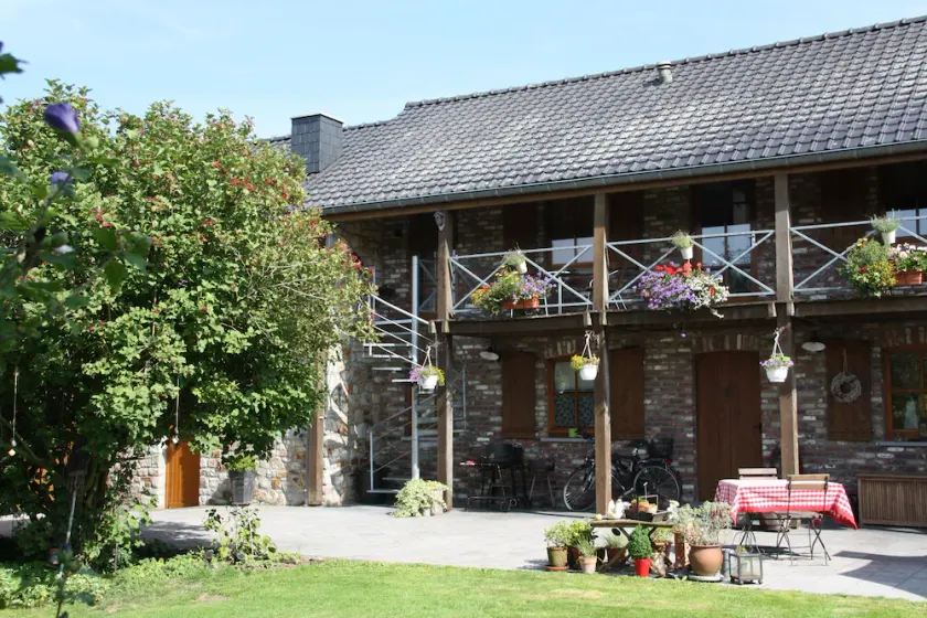 Vue au Jardin apartment with covered balcony - Image 1