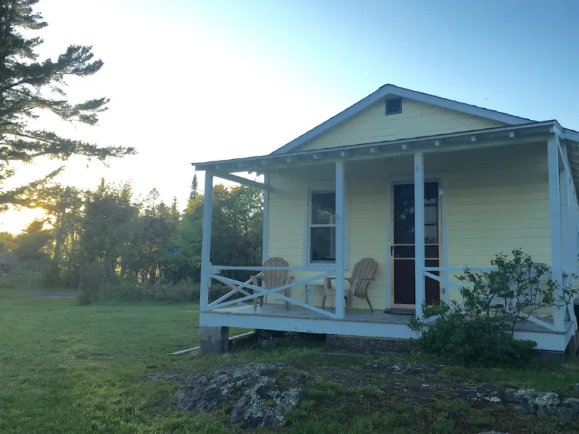 Eagle Harbour's Hilltop Cottage - Image 1