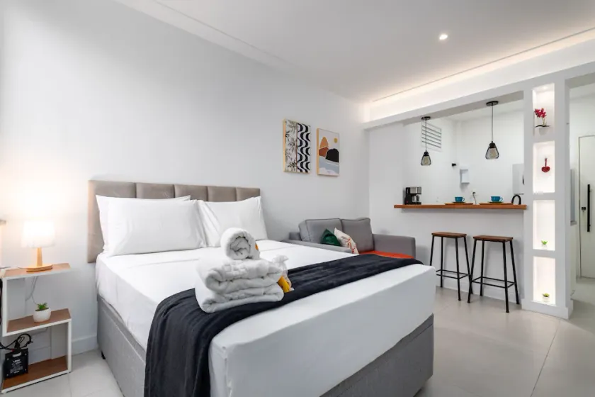 10 minutes from Flamengo Beach, next to the subway | CT404 - Image 1