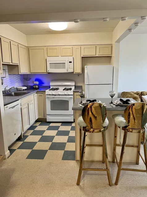Cozy one bedroom- 5 min walk to yankee Stadium - Image 1