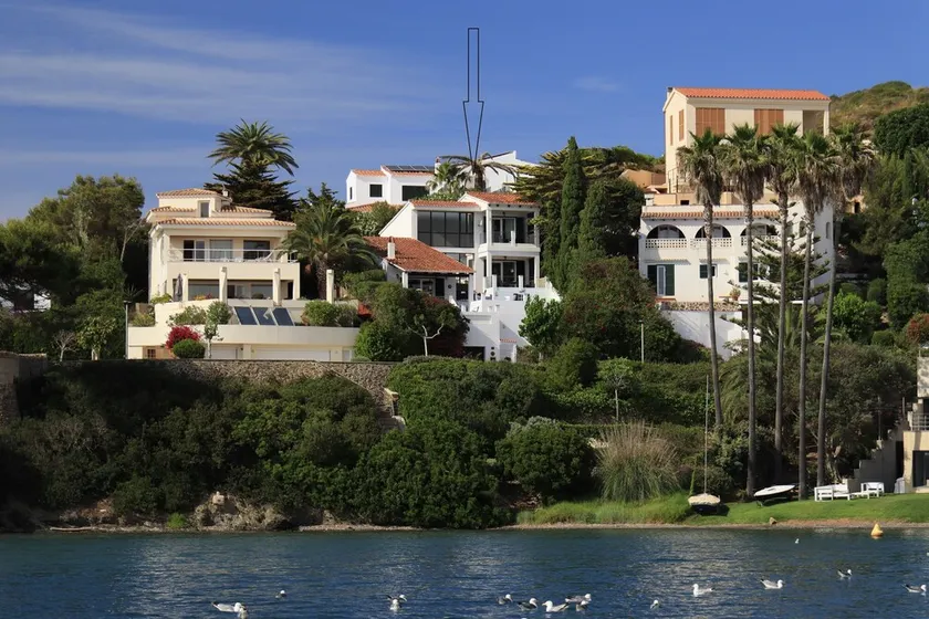 Fantastic seafront villa- stunning sea views, steps to beach, private pool, bar. - Image 1
