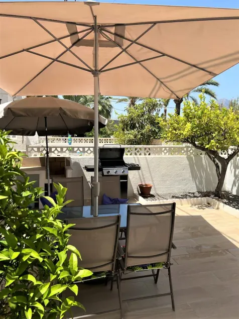 Albir lägenhet i hus med gemensam pool, med trädgården - Image 1