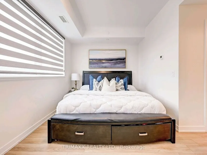 Luxurious large and stylish townhome with EV parking - Image 1