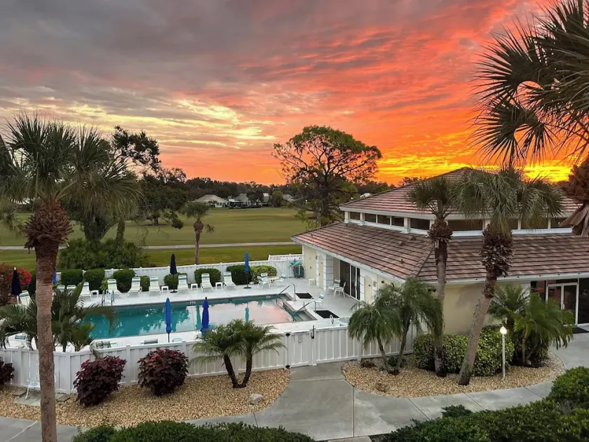 Spektakuläre Aussicht auf den Golfplatz & See von der Veranda im 3. Stock. Venice, FL. - Image 1