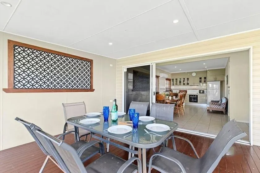 Ulladulla - Sleeps 8! Pet Friendly! WIFI! Aircon!\nflat yard for pets and kids. - Image 1
