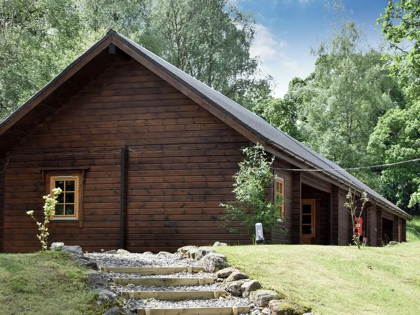 2 bedroom accommodation in Killin, near Crianlarich - Image 1