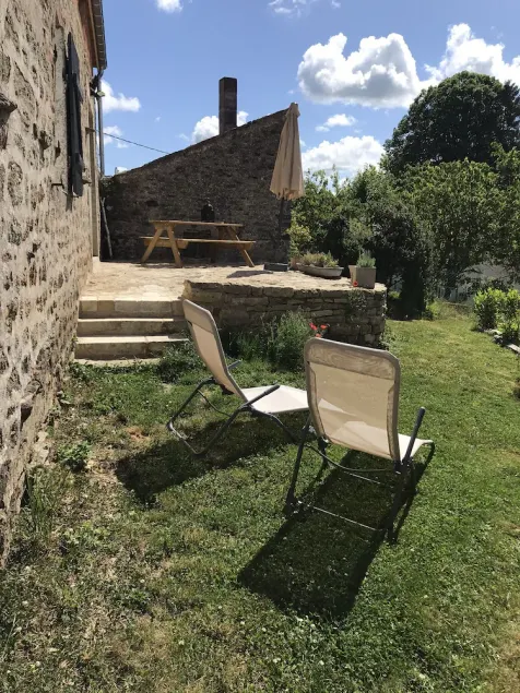 Gîte in the heart of nature next to a lake. Pets welcome! - Image 1