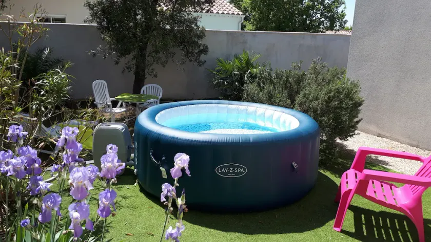 Cute apartment with Jacuzzi and private garden - Image 1