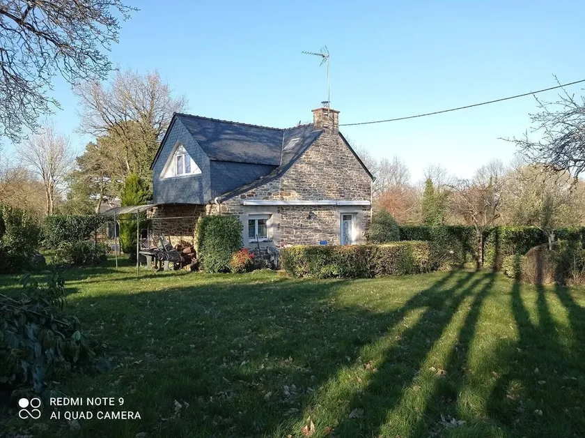 A peaceful home with a bird's-eye view - Image 1