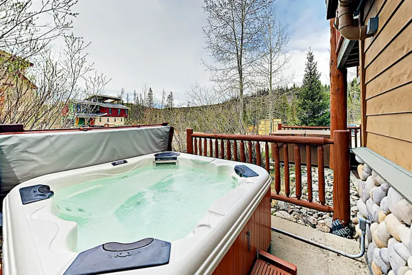 Dog-Friendly Getaway w/Private Hot Tub, Gas Fireplace - Near Winter Park Skiing - Image 1