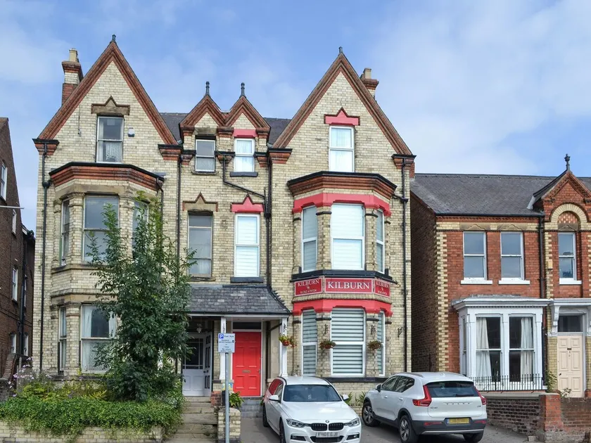 11 bedroom accommodation in Bridlington - Image 1