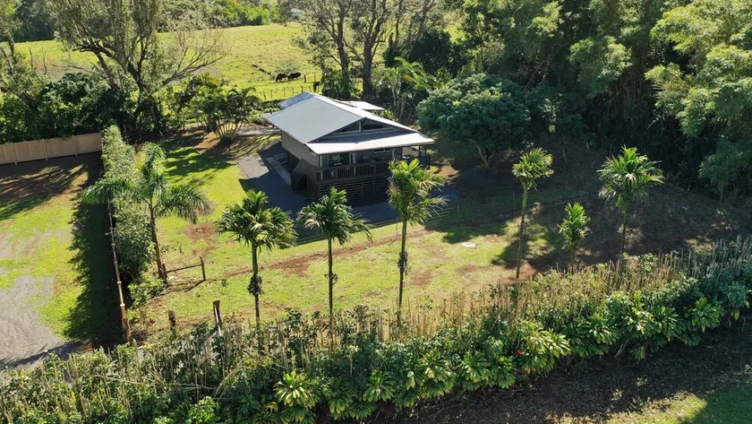 Maison privée située dans un cadre tropical à proximité des plages et des cascades - Image 1