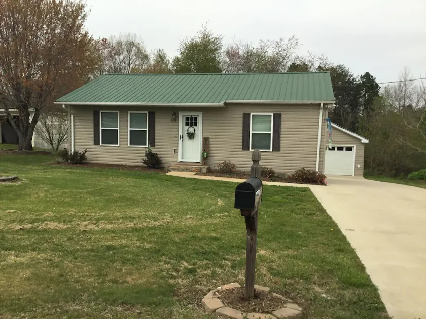 Adorable “Hudson Hideaway Cottage” - Image 1