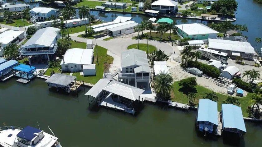 The Hook Oar House -  Waterfront Retreat with Private Boat Lifts - 2B/2B - Image 1