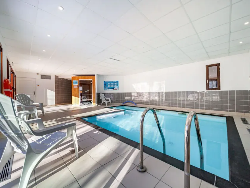 Fin lejlighed for 6 personer med internet, pool, TV og balkon - Image 1