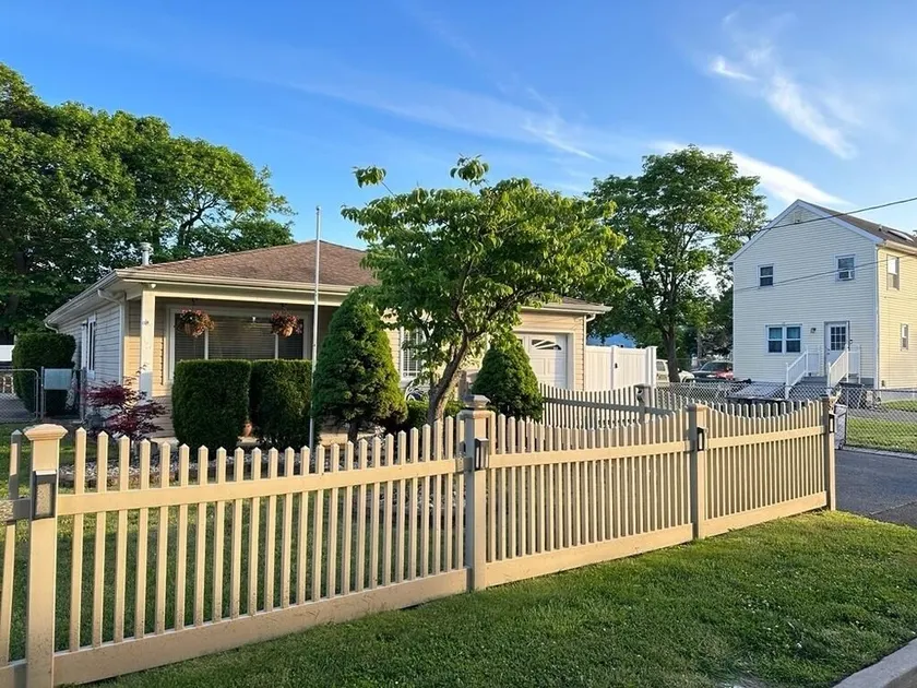 Beautiful home close to the beach with hot tub - Image 1