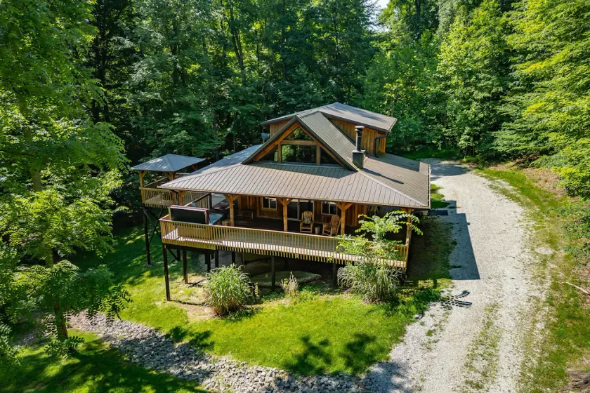 Pet friendly, located by Lake Lemon - Image 1