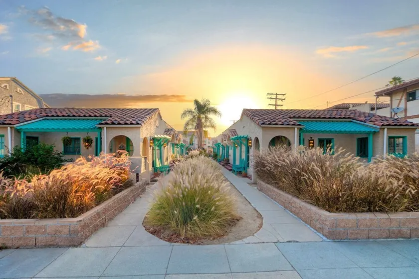 LONG TERM - EXTENDED STAY --  Free-standing Modern Studio. Free Parking - Image 1