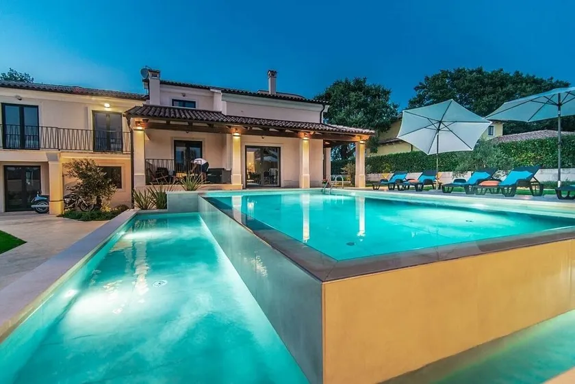 Large Split-Level Villa, A/C, Private Pool, Summer Kitchen - A short walk to Medieval Svetvincenat! - Image 1