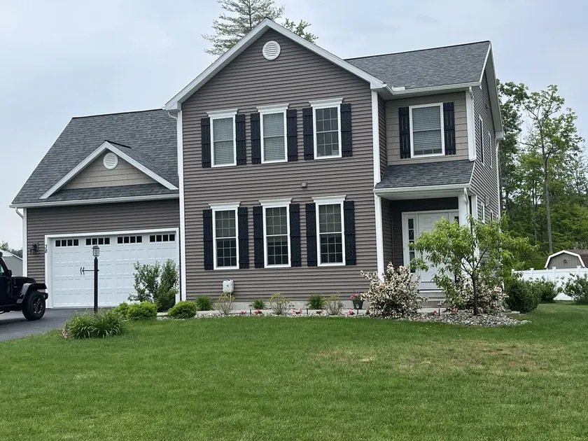 A Coastal Farmhouse Style Home- 10 minutes from Downtown Saratoga Springs - Image 1