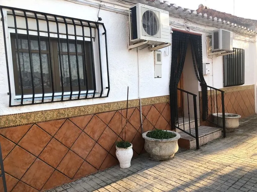 Rural House with courtyard - Image 1