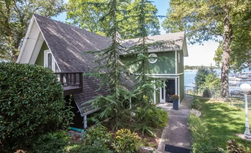 Smukke og hyggelige Grand Lake House på Monkey Island - Image 1
