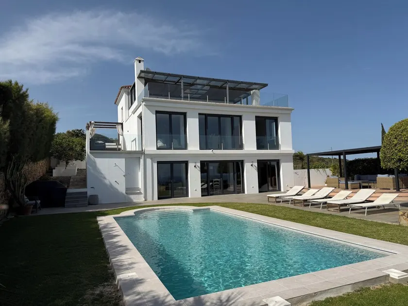 Elegant villa med udsigt over Middelhavet, Gibraltar, stranden og Sotogrande havn - Image 1